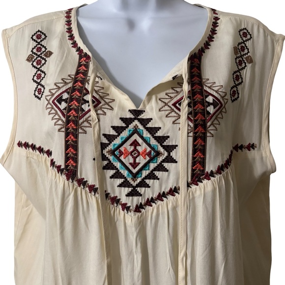 High Low Embroidered Cream Sleeveless Blouse NWT - Picture 2 of 5